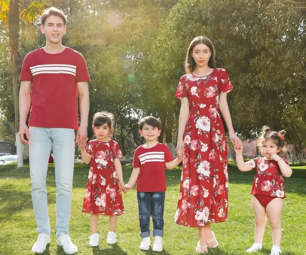 Stylish Matching Family Outfits for Photoshoots