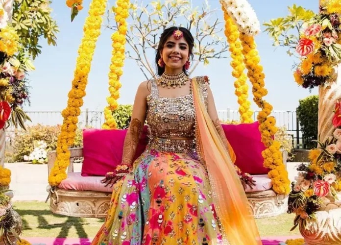 Mehendi Outfits for Bride Elegant Mehendi outfit beautifully designed for brides