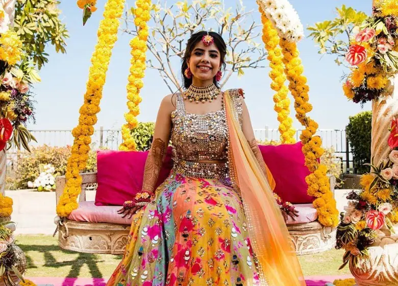 Elegant Mehendi outfit beautifully designed for brides